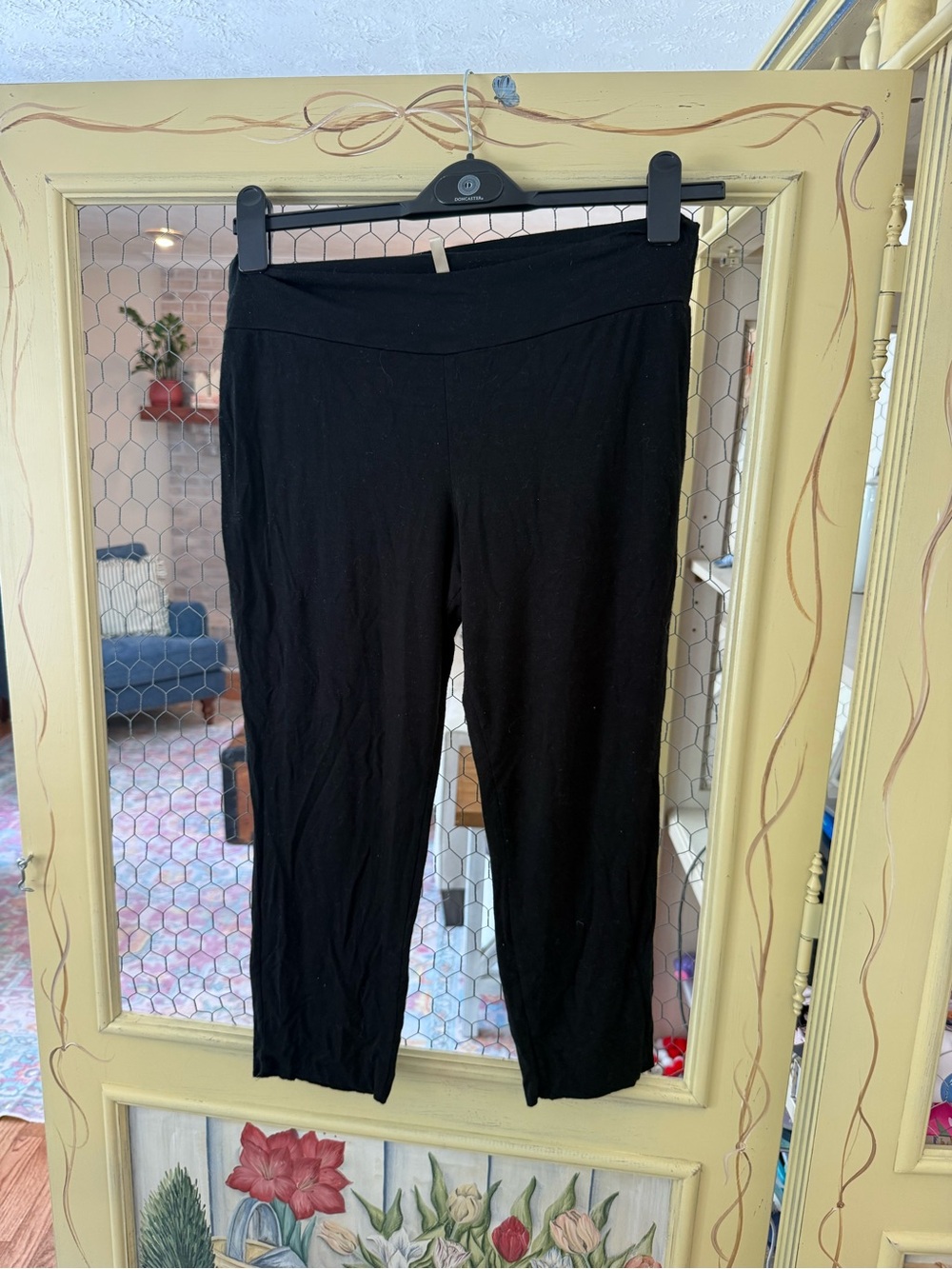 Three Dots Black Pull-On Capris